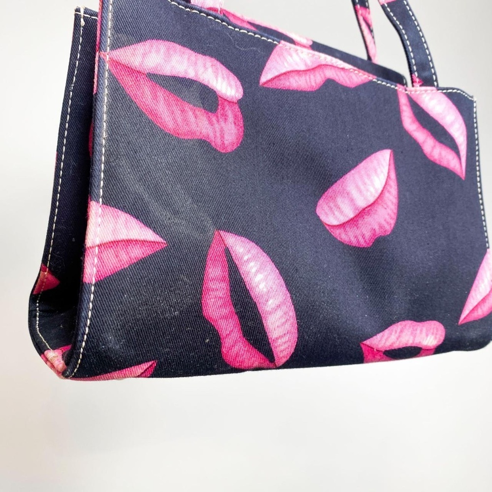 Kiss Lips Purse View 3